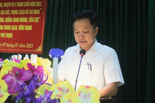 4. Đồng chí Lê Văn Phượng - Phó Bí thư, Chủ tịch UBND xã Báo cáo sơ kết 6 tháng năm 2023..jpg