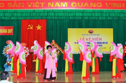 1. Văn nghệ chào mừng..jpg