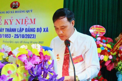 4. Đồng chí Tào Ngọc Quang - Phó Bí thư, Chủ tịch UBND xã thông qua diễn văn truyền thống..jpg